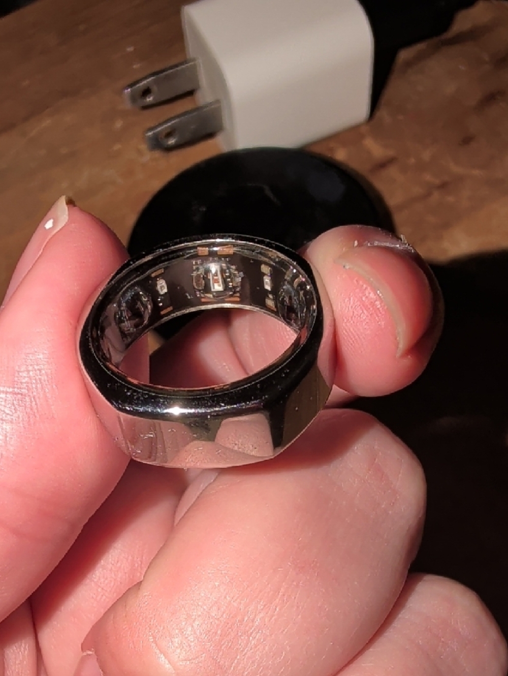 Oura Ring Charger Dock in Black and Silver - Picture 4 of 4